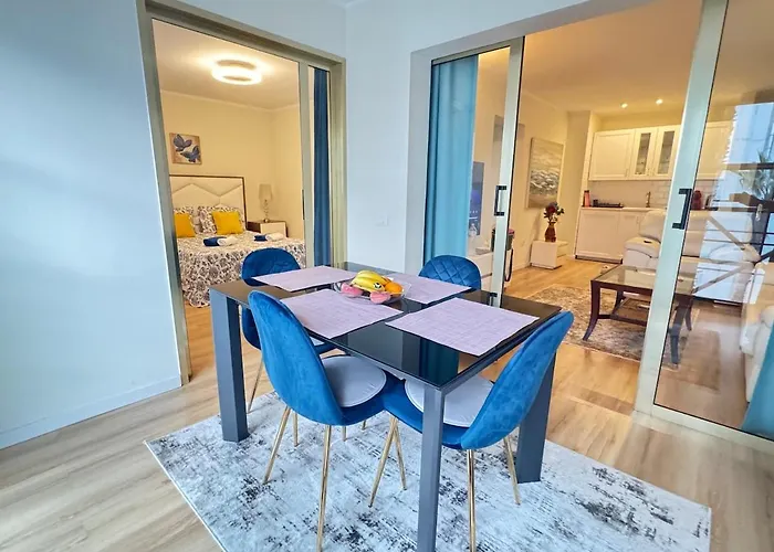 Luxury Unique Flat With 2 Swimming Pools דירה